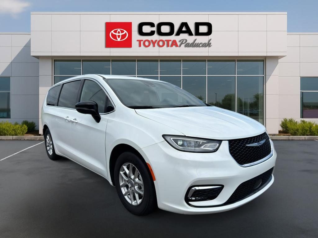 Used 2025 Chrysler Pacifica Select FWD image 7