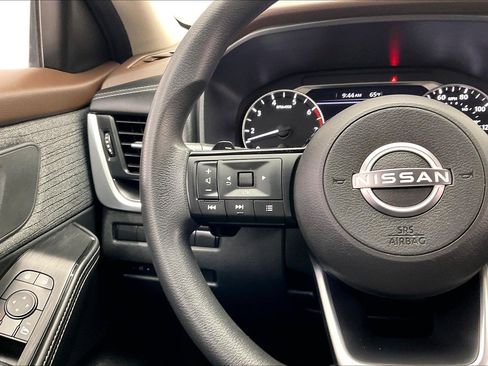 Used 2023 Nissan Rogue SV image 20