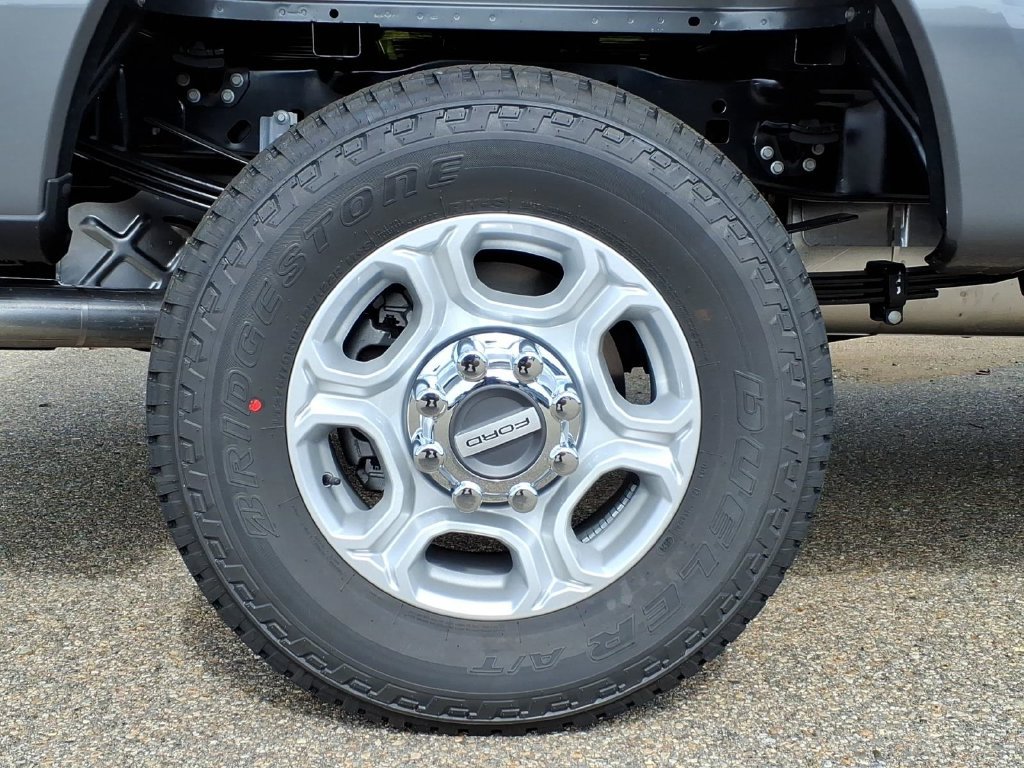 New 2026 Ford F350 XLT w/ FX4 Off-Road Package AWD/4WD image 11