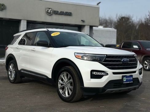 Used 2023 Ford Explorer XLT w/ Equipment Group 202A image 8