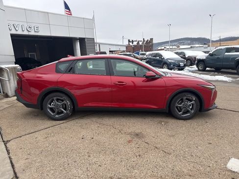 New 2025 Kia K4 LXS image 8