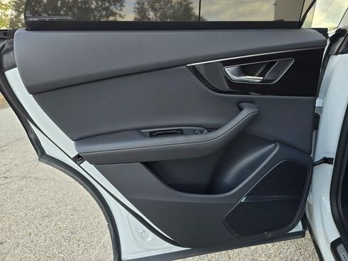 Used 2025 Audi Q8 Premium Plus image 35