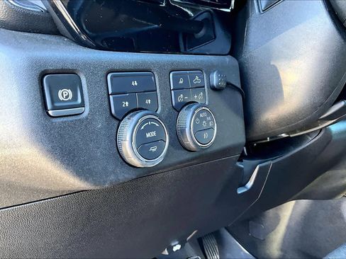 Used 2025 Chevrolet Silverado 2500 LT w/ Convenience Package image 35