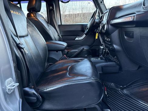 Used 2013 Jeep Wrangler Unlimited Sahara w/ Dual Top Group image 38