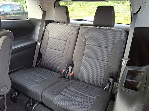 Certified 2023 GMC Acadia SLE w/ Driver Convenience Package image 10