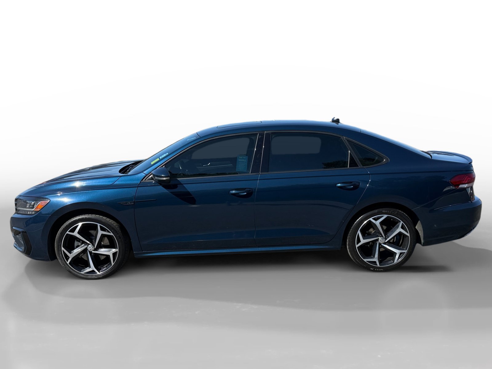 Used 2022 Volkswagen Passat 2.0T R-Line FWD image 2