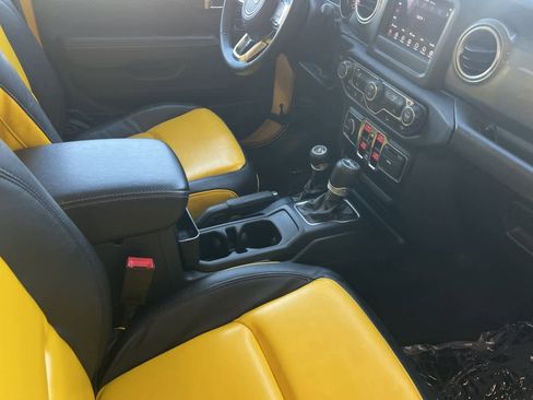 Used 2019 Jeep Wrangler Unlimited Sahara image 17