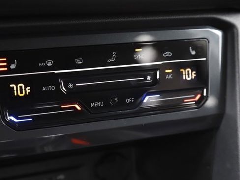 Used 2023 Volkswagen Tiguan SE image 28