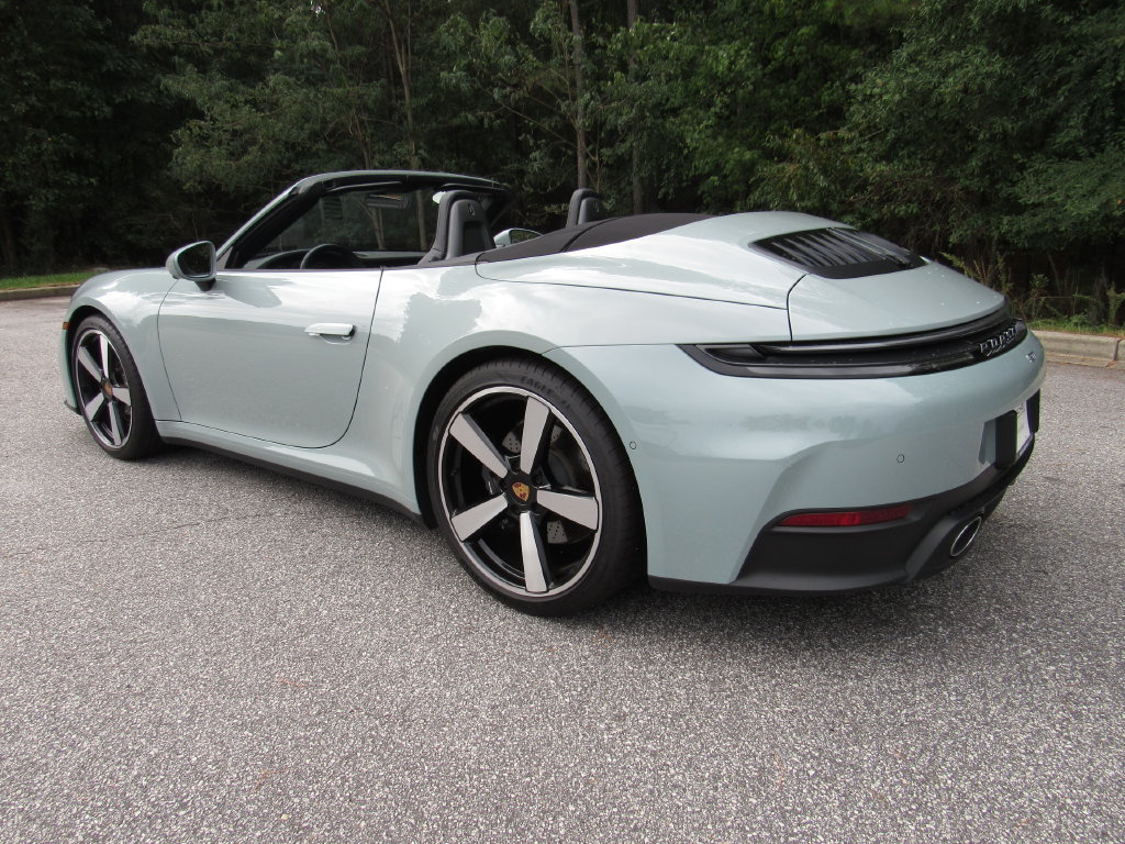 Certified 2025 Porsche 911 Carrera RWD image 3