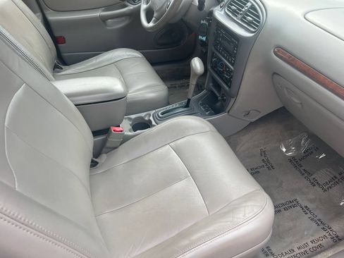 Used 1998 Oldsmobile Cutlass GLS FWD image 14