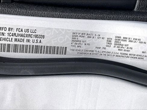 Used 2024 Jeep Grand Cherokee Altitude image 32