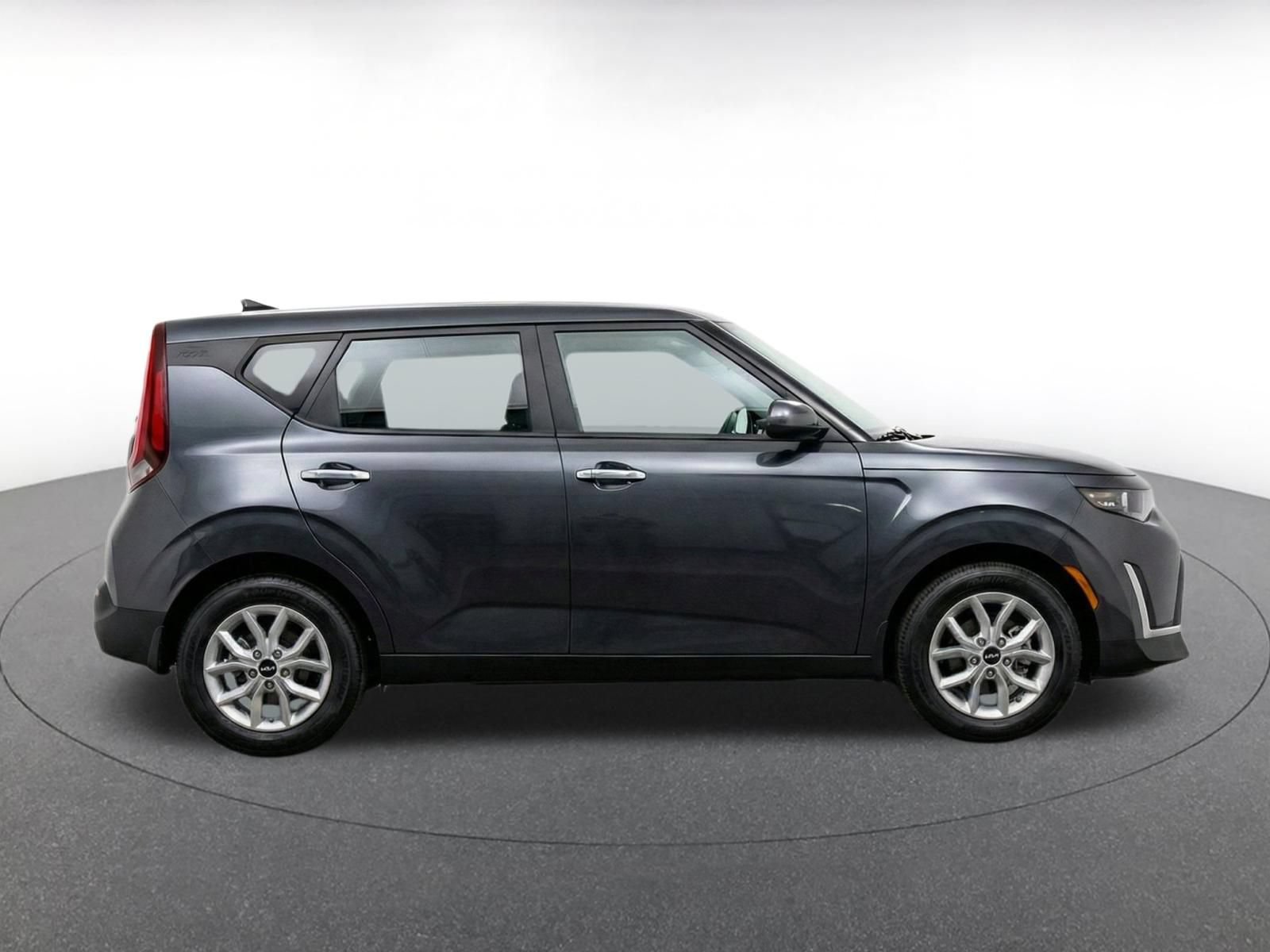 Used 2025 Kia Soul LX w/ LX Technology Package FWD image 9
