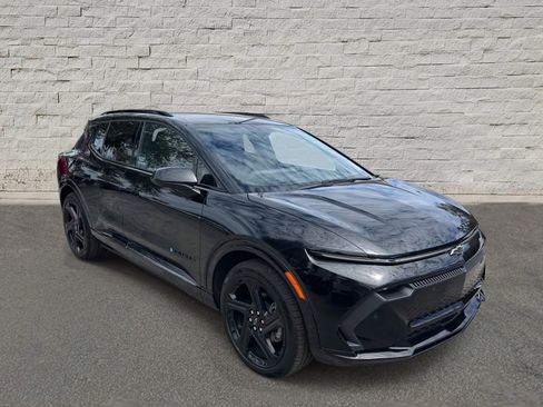 Used 2024 Chevrolet Equinox EV RS image 3