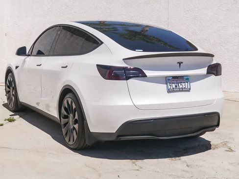 Used 2022 Tesla Model Y Performance AWD/4WD image 9