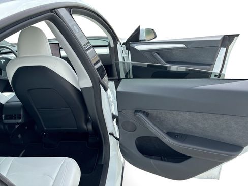 Certified 2023 Tesla Model Y Long Range AWD/4WD image 12