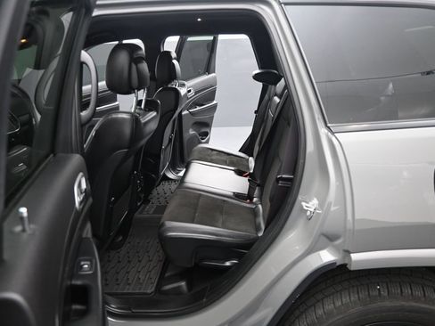 Used 2020 Jeep Grand Cherokee Altitude AWD/4WD image 26
