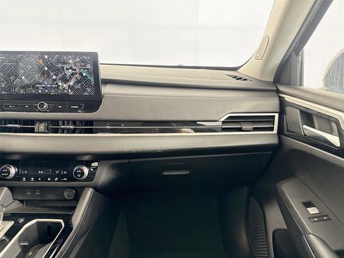 Used 2025 Mitsubishi Outlander SE image 22