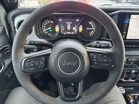 Used 2024 Jeep Wrangler Unlimited w/ Convenience Group image 16