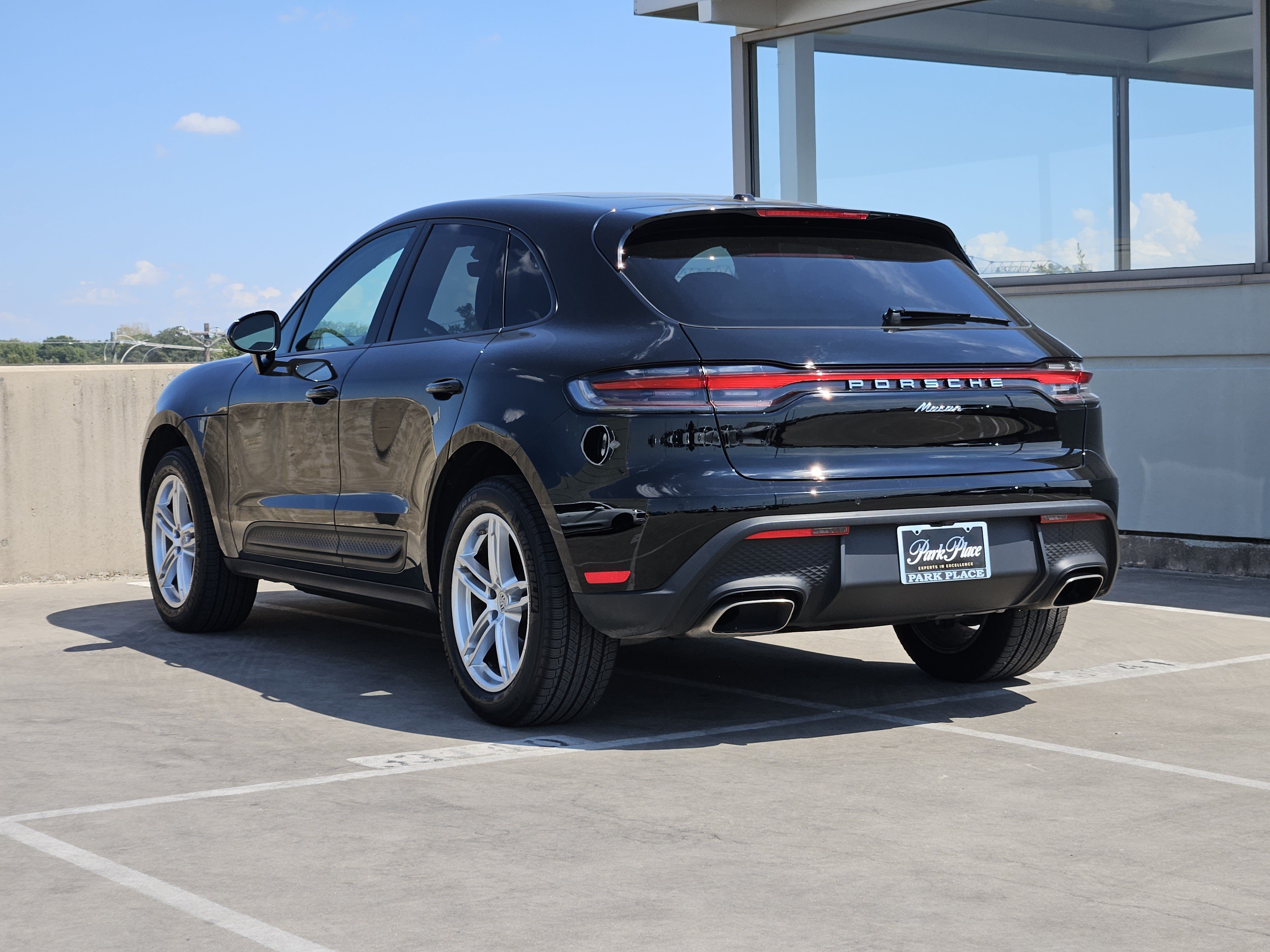 Certified 2026 Porsche Macan AWD/4WD image 3
