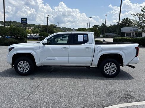 Used 2025 Toyota Tacoma SR5 w/ SR5 Upgrade Package RWD image 6