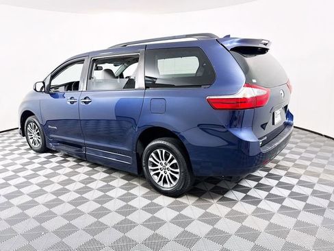 Used 2020 Toyota Sienna XLE w/ XLE Navigation Package image 21