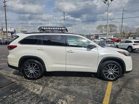 Used 2017 Toyota Highlander SE image 4