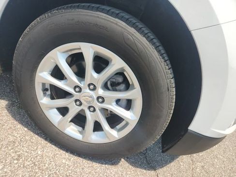 Used 2021 Chevrolet Equinox LT AWD/4WD image 2