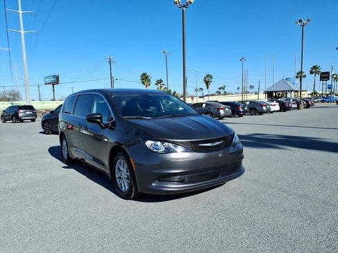 Used 2023 Chrysler Voyager LX image 2