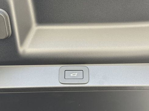 New 2025 Land Rover Range Rover SE image 14