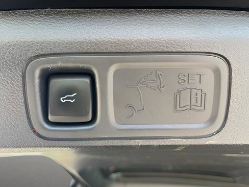 Used 2024 Ford Expedition Max XLT image 10