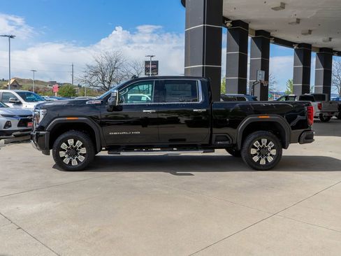 New 2026 GMC Sierra 2500 Denali w/ Denali Reserve Package AWD/4WD image 4