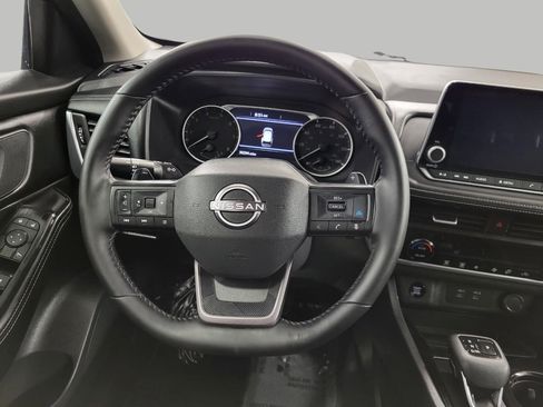 Certified 2025 Nissan Rogue SV image 37