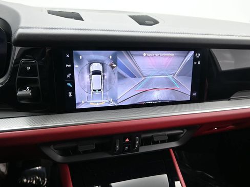 Used 2024 Porsche Cayenne image 17