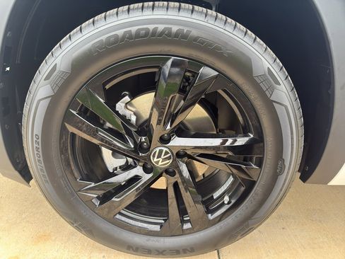 New 2026 Volkswagen Atlas Cross Sport SEL R-Line image 17