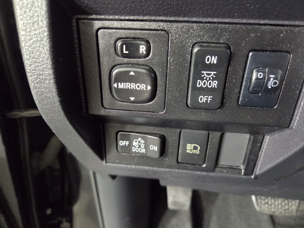 Used 2020 Toyota Tundra SR5 w/ SR5 Upgrade Package RWD image 18
