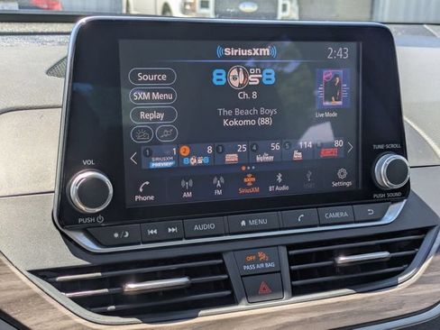 Used 2025 Nissan Altima 2.5 SV FWD image 19