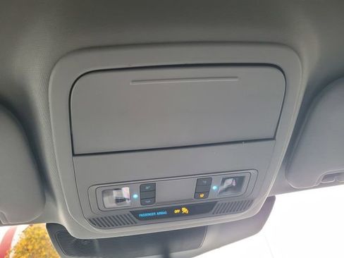 Certified 2022 Ford Explorer XLT w/ Equipment Group 202A image 21