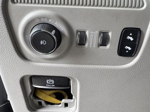 Used 2022 Jeep Wagoneer Series III w/ Premium Group I AWD/4WD image 12
