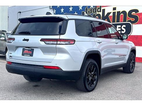 Used 2024 Jeep Grand Cherokee L Laredo AWD/4WD image 2