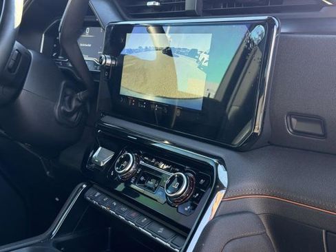 Used 2024 GMC Sierra 2500 AT4 w/ AT4 Preferred Package image 31