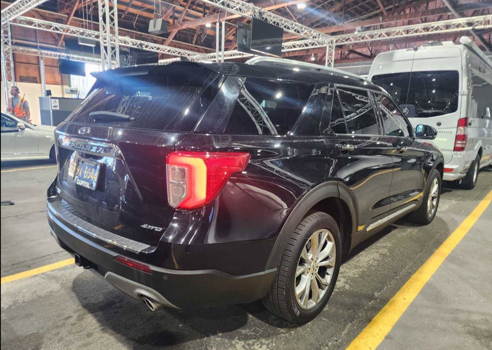 Used 2021 Ford Explorer Limited w/ Equipment Group 301A AWD/4WD image 7