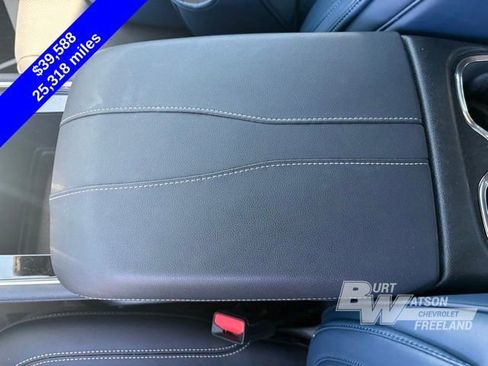 Used 2025 Chevrolet Traverse LT w/ Midnight/Sport Edition AWD/4WD image 22