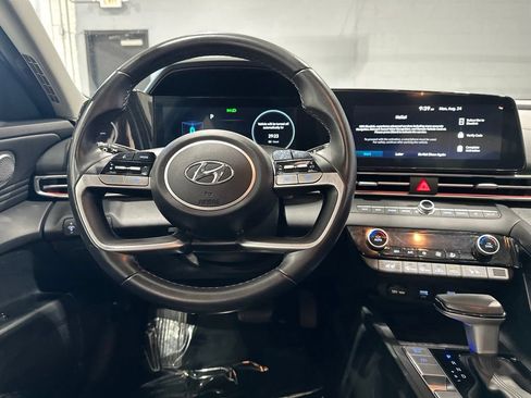 Used 2023 Hyundai Elantra Limited FWD image 8
