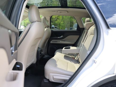 Used 2022 Lincoln Corsair AWD w/ Premium Package image 17