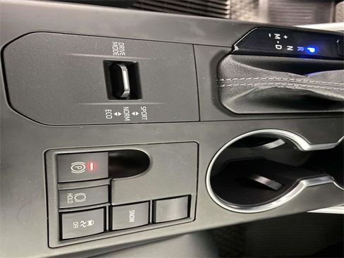 Used 2023 Toyota Highlander XLE image 25