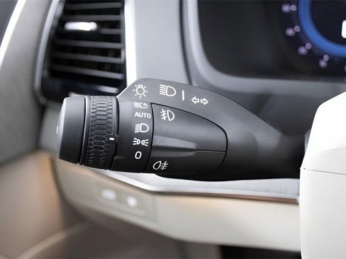 New 2025 Volvo XC90 T8 Plus w/ Protection Package Premier image 19