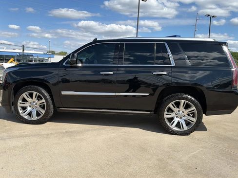 Used 2016 Cadillac Escalade Premium AWD/4WD image 9