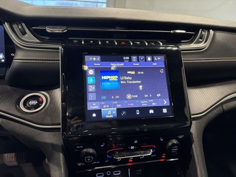 Used 2024 Jeep Grand Cherokee Altitude image 15
