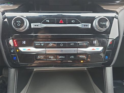 Used 2021 Ford Explorer Limited w/ Equipment Group 301A image 24