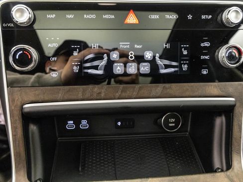 Used 2025 Genesis GV80 3.5T Prestige image 27